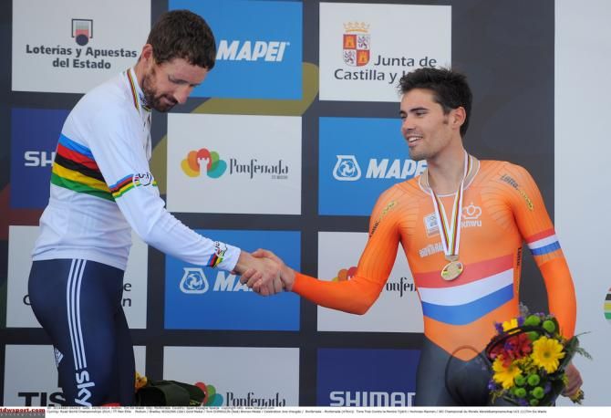 Tom Dumoulin (Netherlands) shakes Bradley Wiggins' hand on the podium