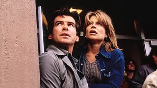 Pierce Brosnan and Linda Hamilton in Dante's Peak