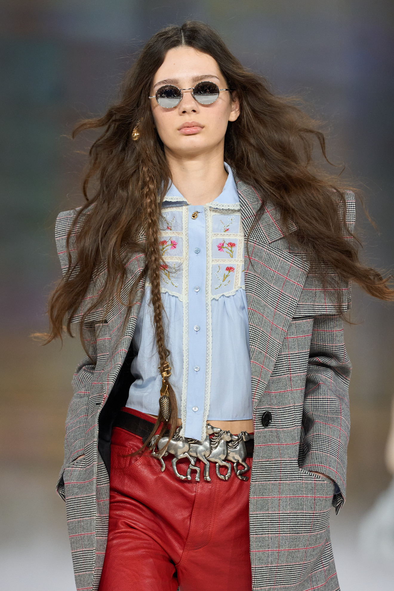 A Chlo&eacute; model walks the fall/winter 2026 runway at Paris Fashion Week.