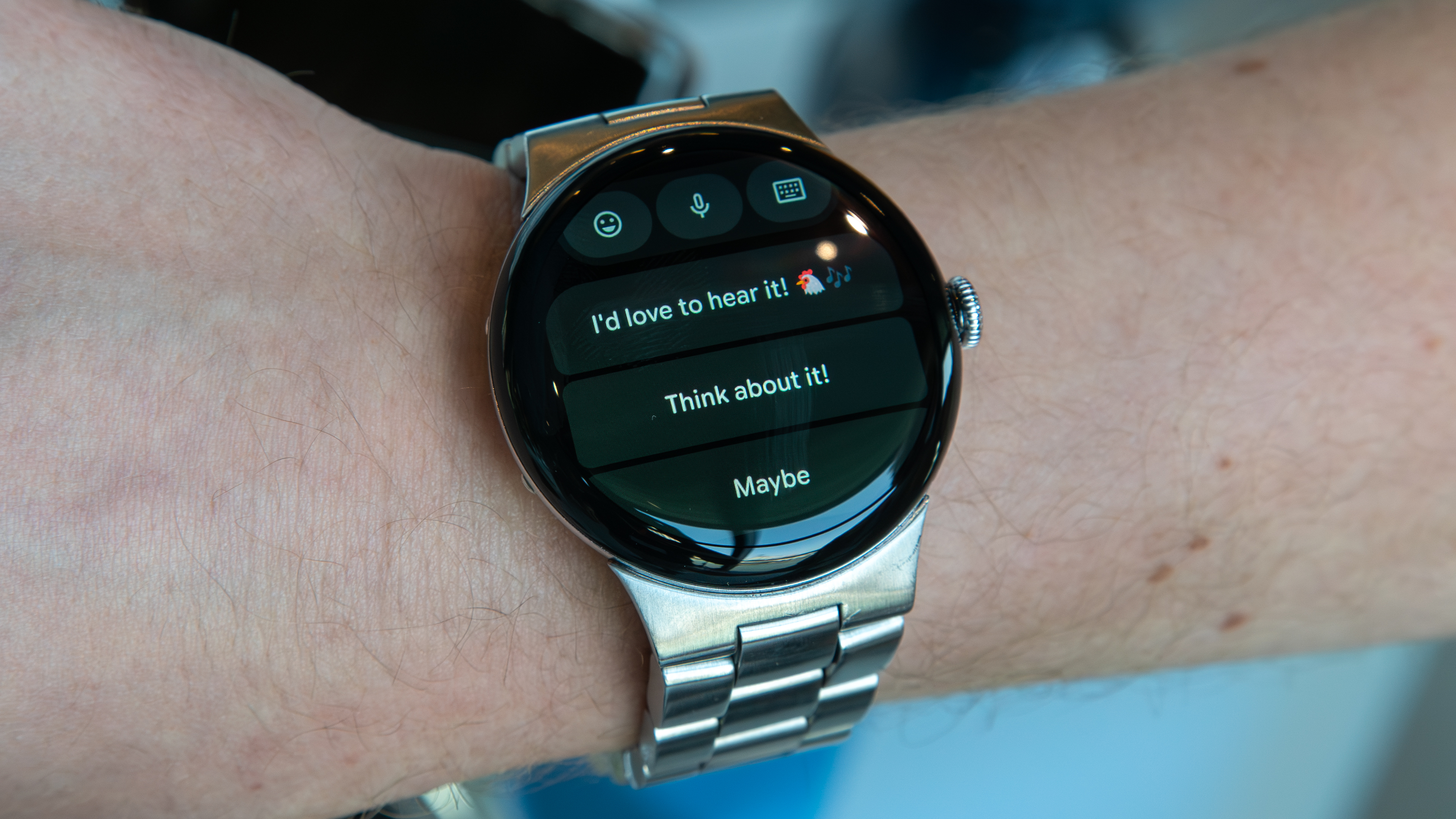 AI Smart Replies on the Pixel Watch 4