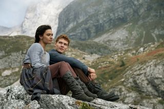 Rand and Egwene sitting on a mountainside in The Wheel of Time