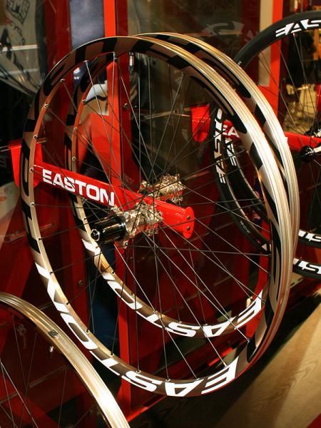The new Haven will fill in the void in between the XC One and Havoc with a medium-width tubeless-compatible rim plus a convertible front hub usable with either 9mm quick release or 15mm thru-axle forks.