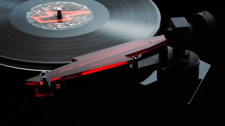 Pro-Ject AC/DC turntable