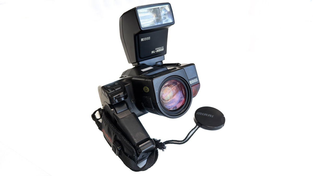 Ricoh Mirai 35mm film bridge camera with Ricoh Speedlite SL-301M