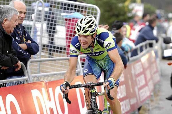 Alessandro Vanotti (Liquigas) drives to the lines.