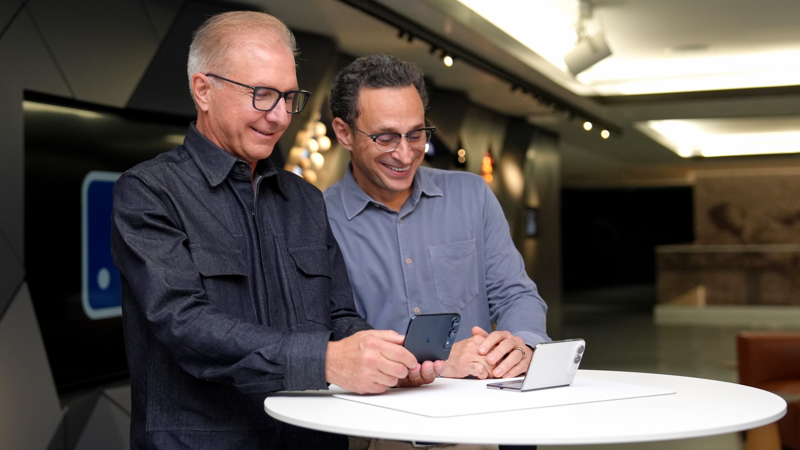 Greg Joswiak, Apple&amp;rsquo;s senior vice president of Worldwide Marketing, and Kenny Gersh, MLB&amp;rsquo;s executive vice president of Media, Business Development, and Product, using the MLB app on iPhone Duo.