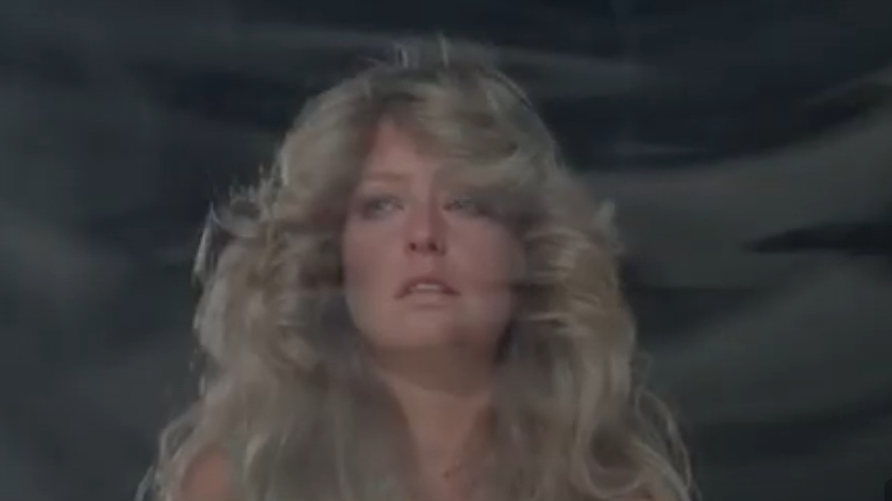 『ローガンズ・ラン』の霧の中にいるファラ・フォーセット