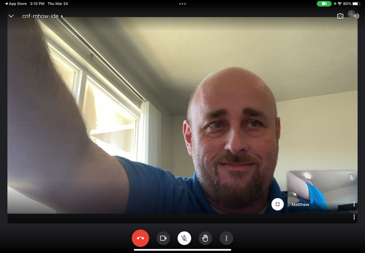 Apple iPad Air (2022) camera in Zoom, blinds open
