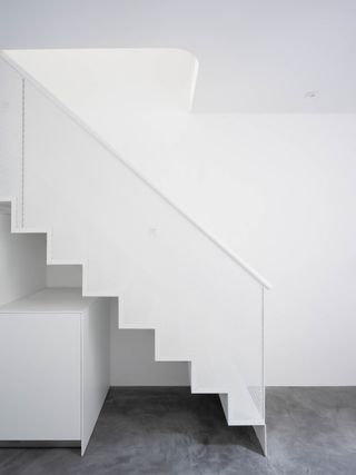minimalist staircase in london white house interior by architensions