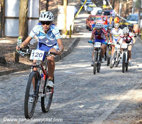 Paula Quiros (Argentina) attacked very hard at the start of the U23 cross country.