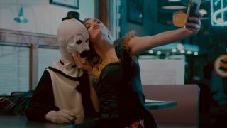 David Howard Thornton and Catherine Corcoran in Terrifier