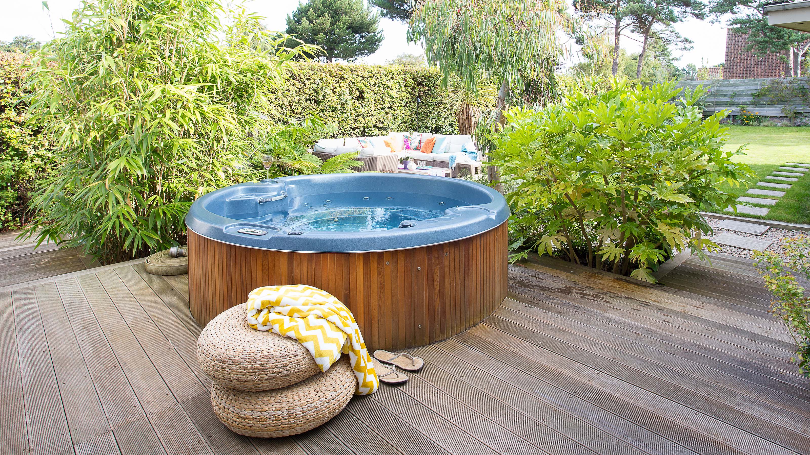 Outdoor shower and cold water bucket in a spa Stock Photo - Alamy