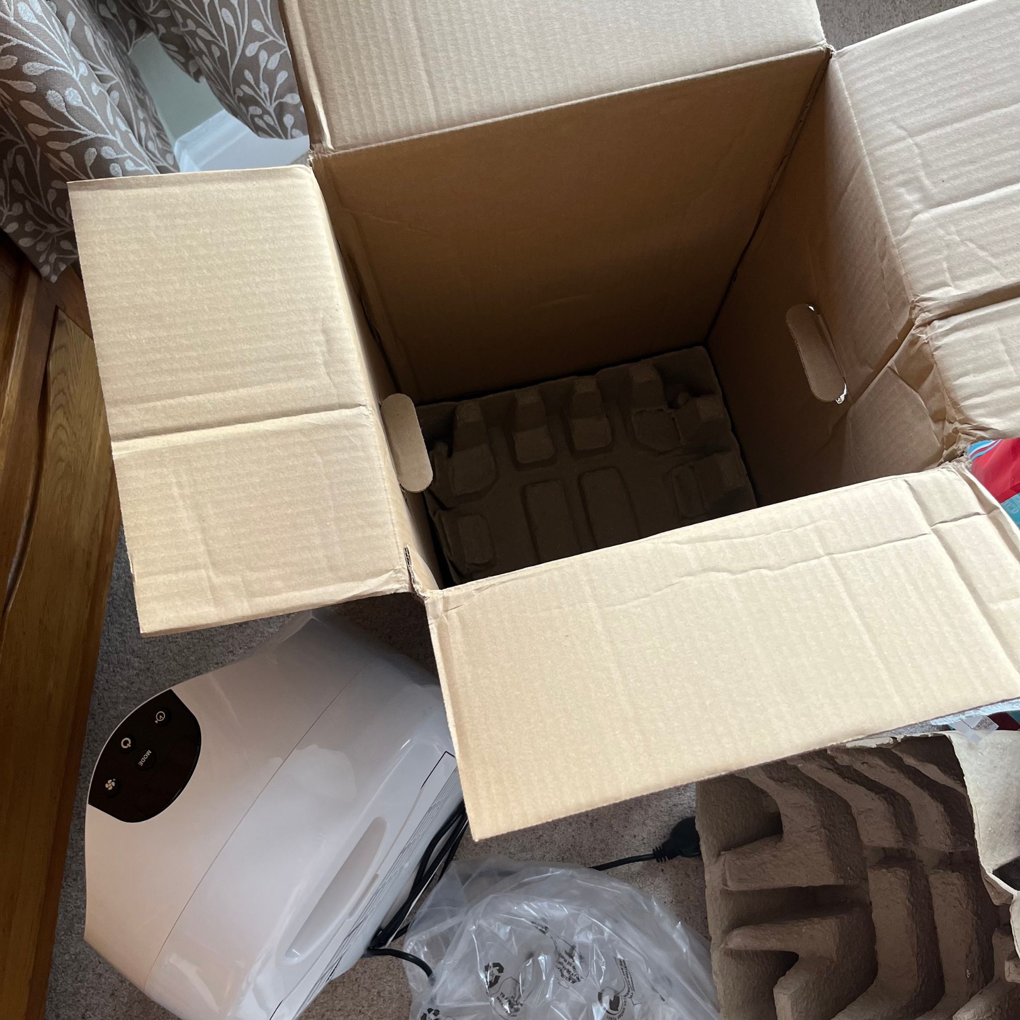 Unboxing the Ebac 4850 21 Litre Dehumidifier