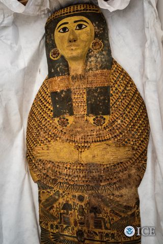 A coffin was seized in the United States as part of an investigation into looted antiquities. In November 2016, it was returned to Egypt.