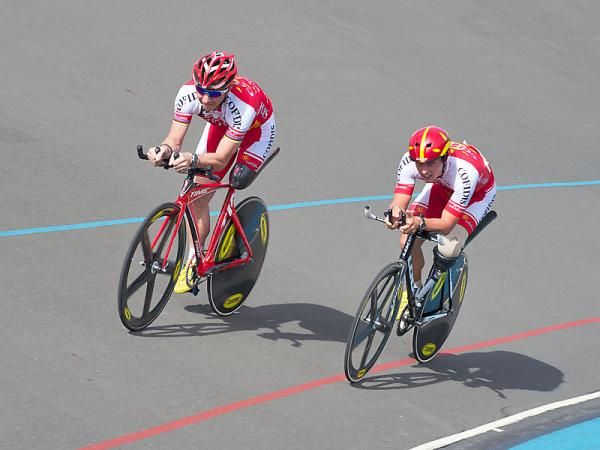 J&eacute;r&ocirc;me Lambert caught by Laurent Thirionet in the individual pursuit.