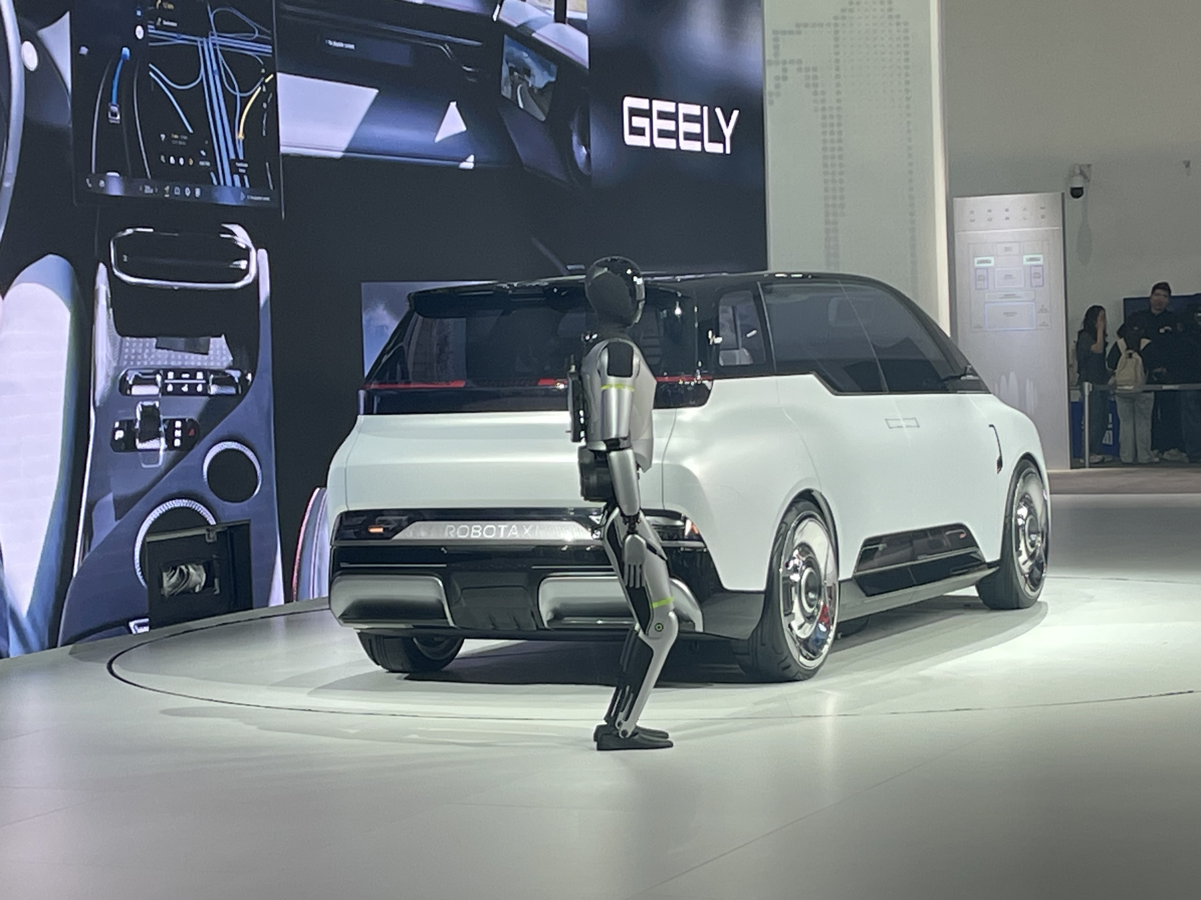 Geely's Eva Cab and robotic companion