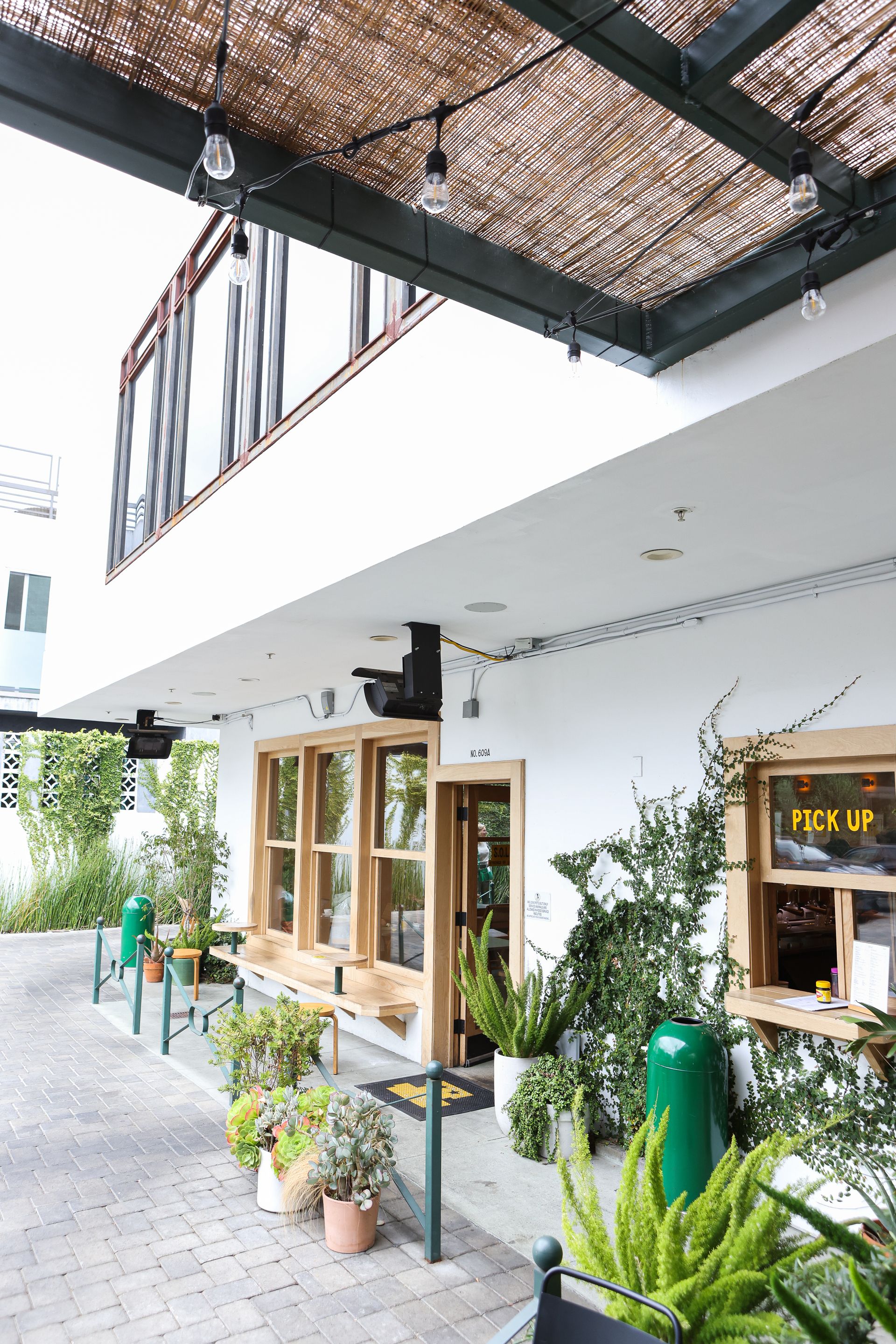 Strings of Life cafe