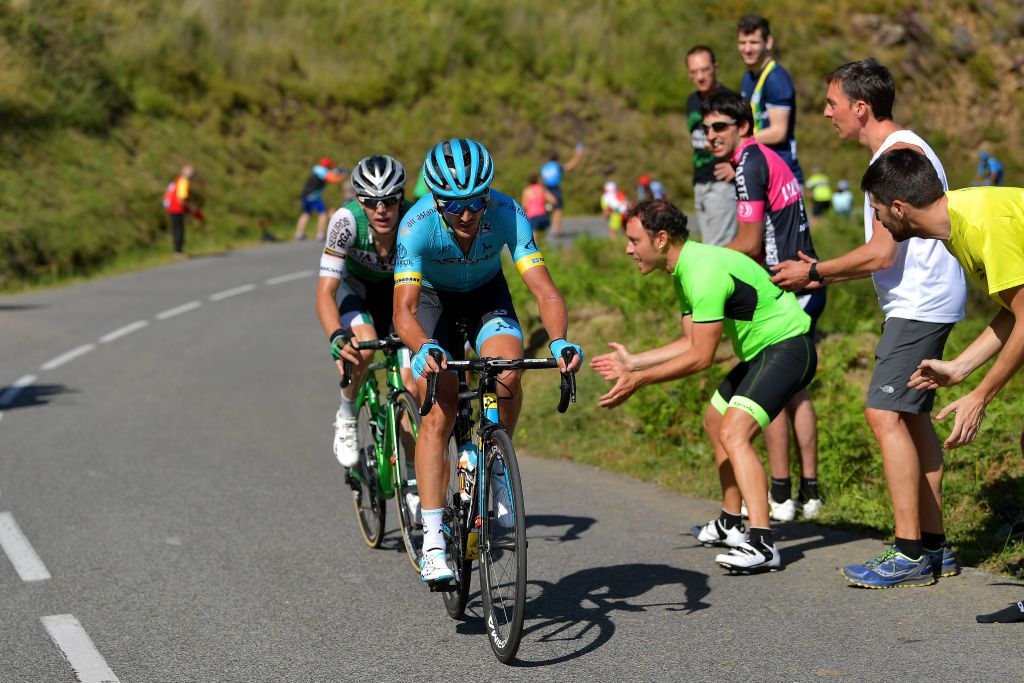 Gorka Izagirre and Alexander Aranburu on the attack mid-stage