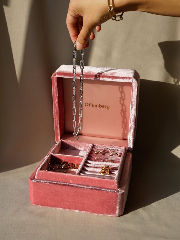 Best Wardrobes in Britain: Christie and Rosanna Wollenberg Best Wardrobes in Britain: Christie and Rosanna Wollenberg