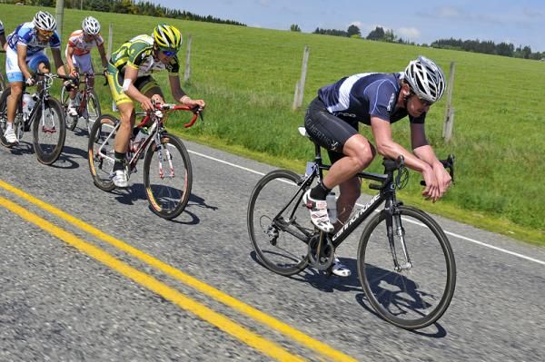 The two escapees have been caught and Floyd Landis of Orca Velo Marino tries to establish a new break.