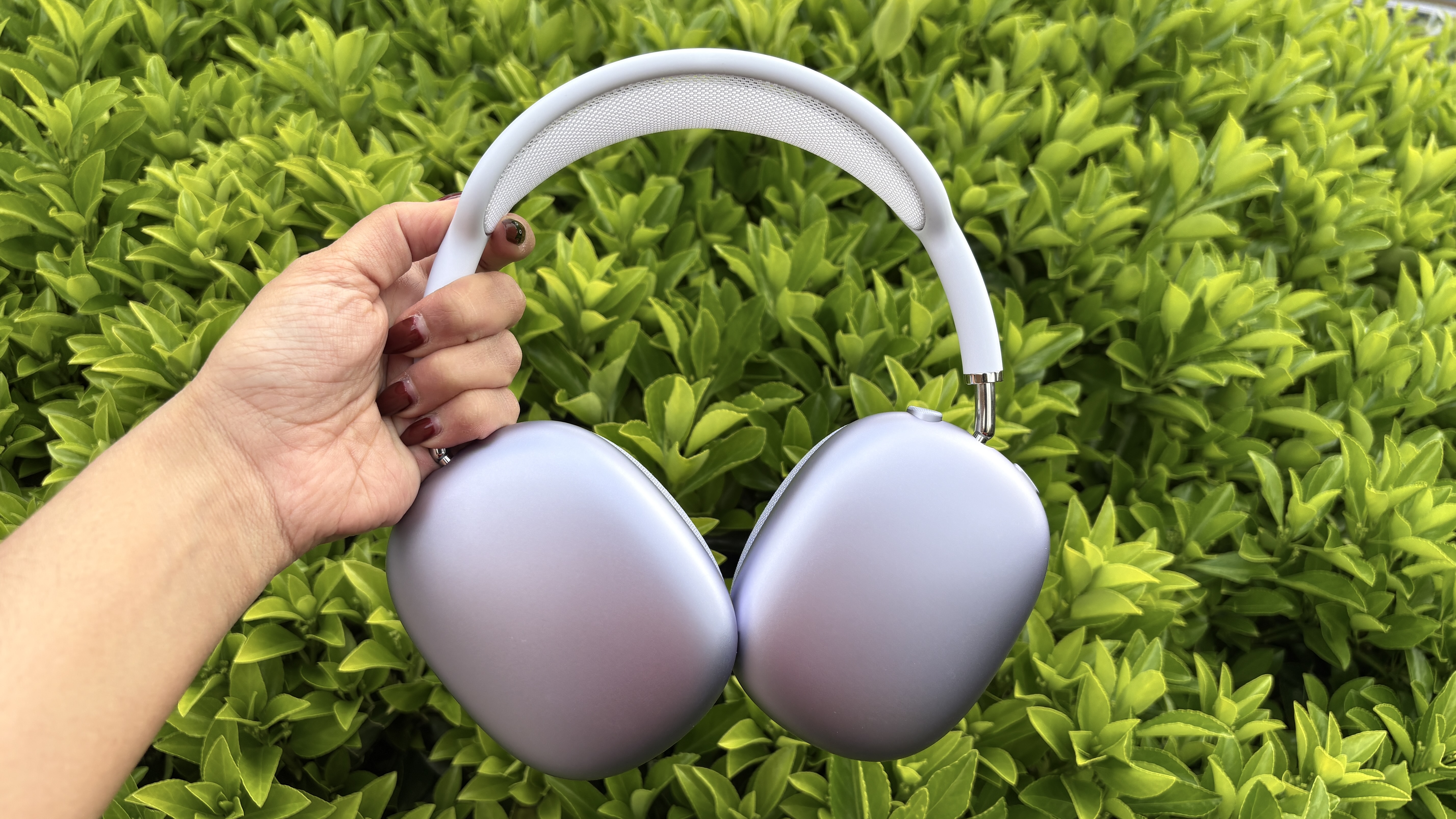 Apple AirPods Max 2 in purple