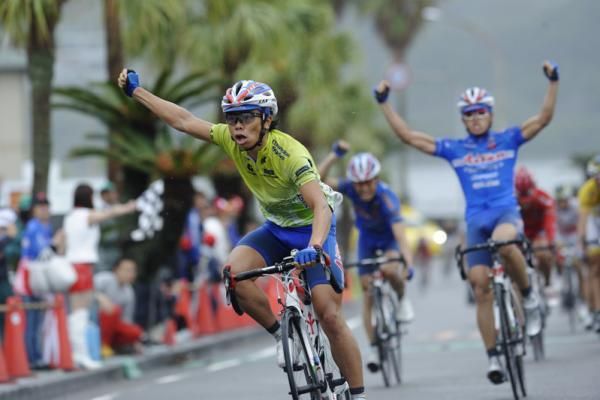 Taiji Nishitani (Aisan Racing Team) celebrates his victory.