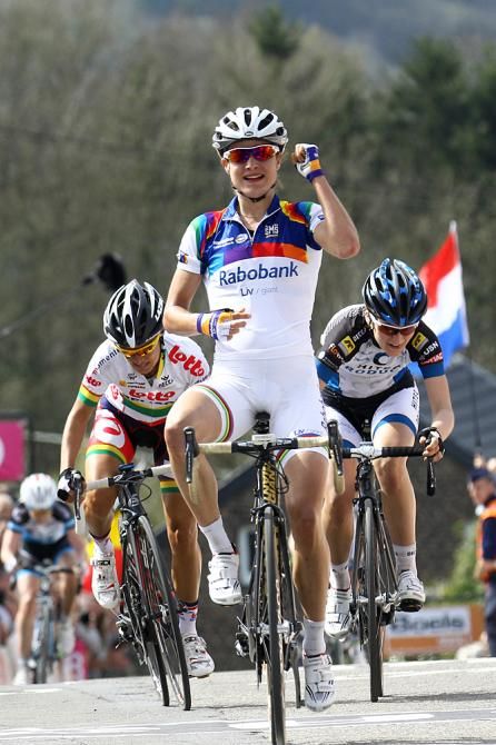 Marianne Vos (Rabo-Liv Giant) enjoys her fifth victory on the Mur de Huy