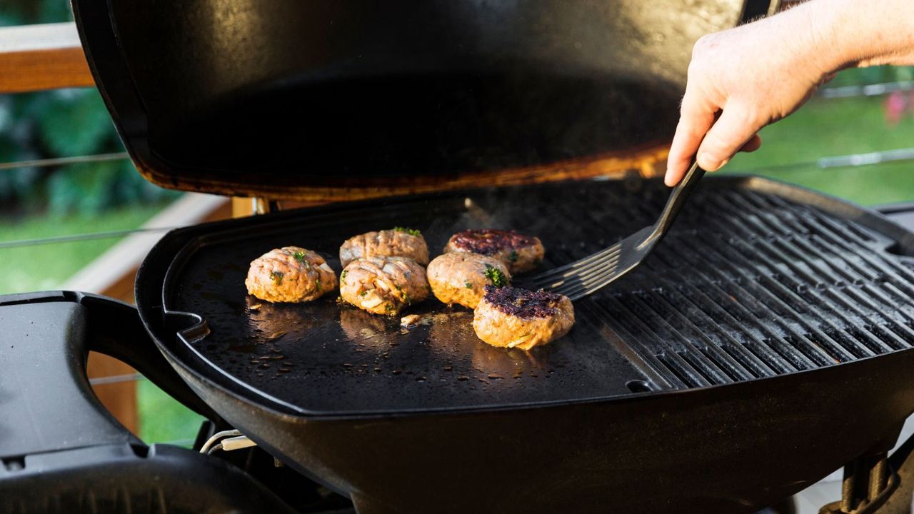 An example of grill vs griddle, a grill fitted with both a grill and a griddle