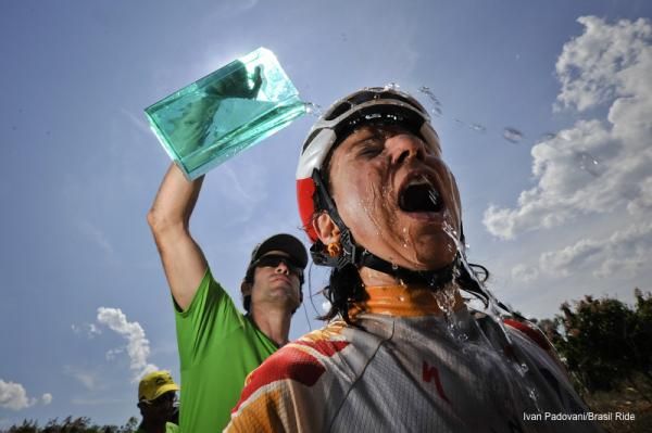 A racer cools off in the extreme heat of day 4