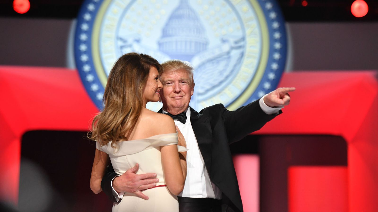 Why Melania And Donald's Body Language Is So Fascinating To Watch ...