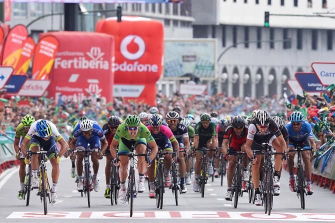 The sprint on stage 17