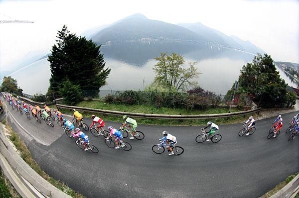 The bunch passes Lake Como