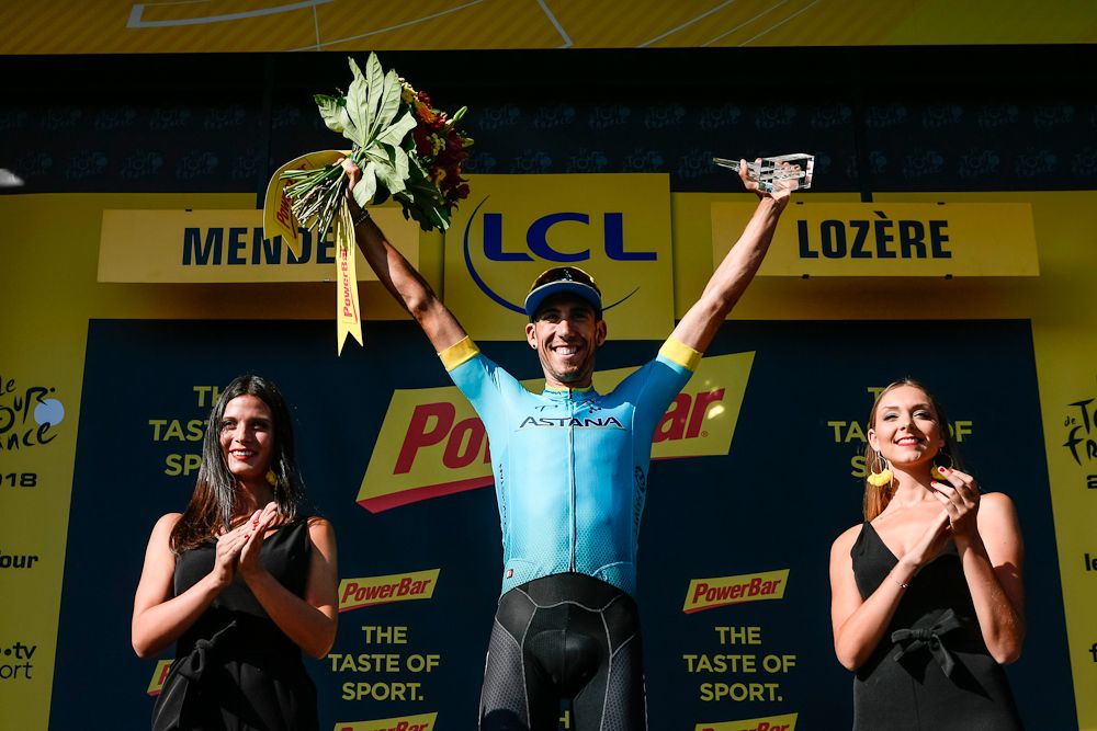 Omar Fraile on the Tour de France podium after winning stage 14