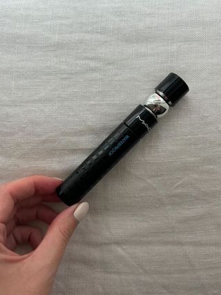 eLHVCe2RArWdBxktyu7AeV-320-80 7 أفضل ماسكارا مقاومة للتلطيف لا تتزحزح ، تم اختبارها