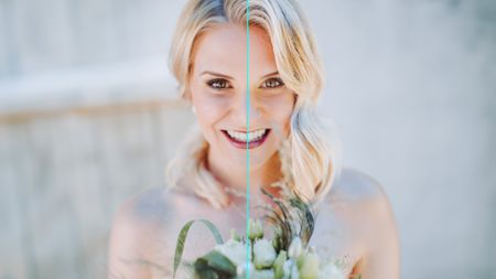 Neurapix before and after of smiling bride holding bouquet of flowers 