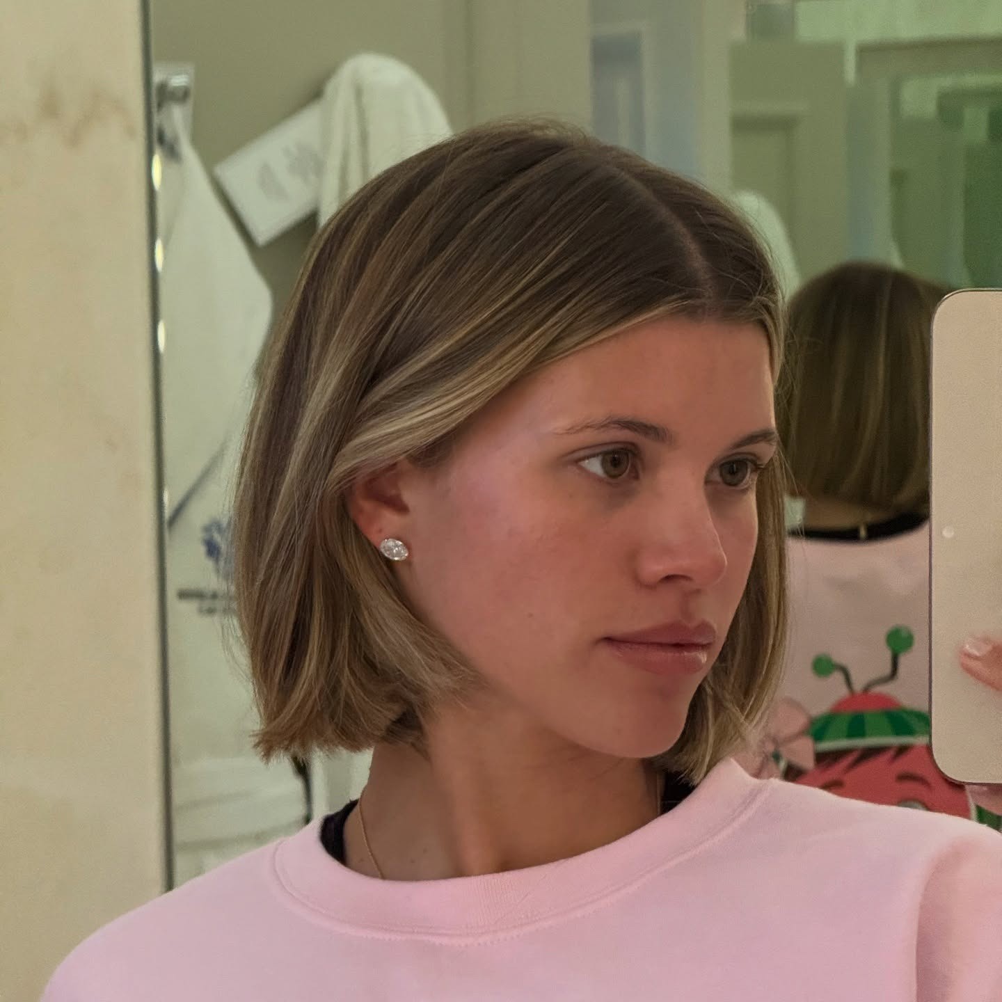 Mirror selfie of Sofia Richie Grainge 