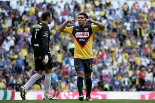 MEXICO CITY, MEXICO - JANUARY 17: Salvador Cabanas of America celebrates scored goal during a match as part of the 2010 Bicentenary Tournament in the Mexican Football League at the Azteca Stadium on January 17, 2010 in Mexico City, Mexico. (Photo by Mario Castillo/Jam Media/LatinContent via Getty Images) Manchester United