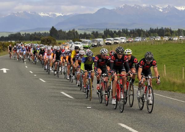 The peloton didn't have time to enjoy the scenery.