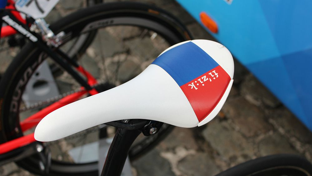 Fizik's new Aliante color scheme looks just fine for a French champion