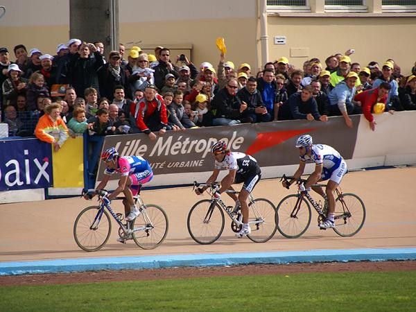 Alessandro Ballan, Fabian Cancellara and Tom Boonen enter the Roubaix velodrome with Boonen in perfect position.