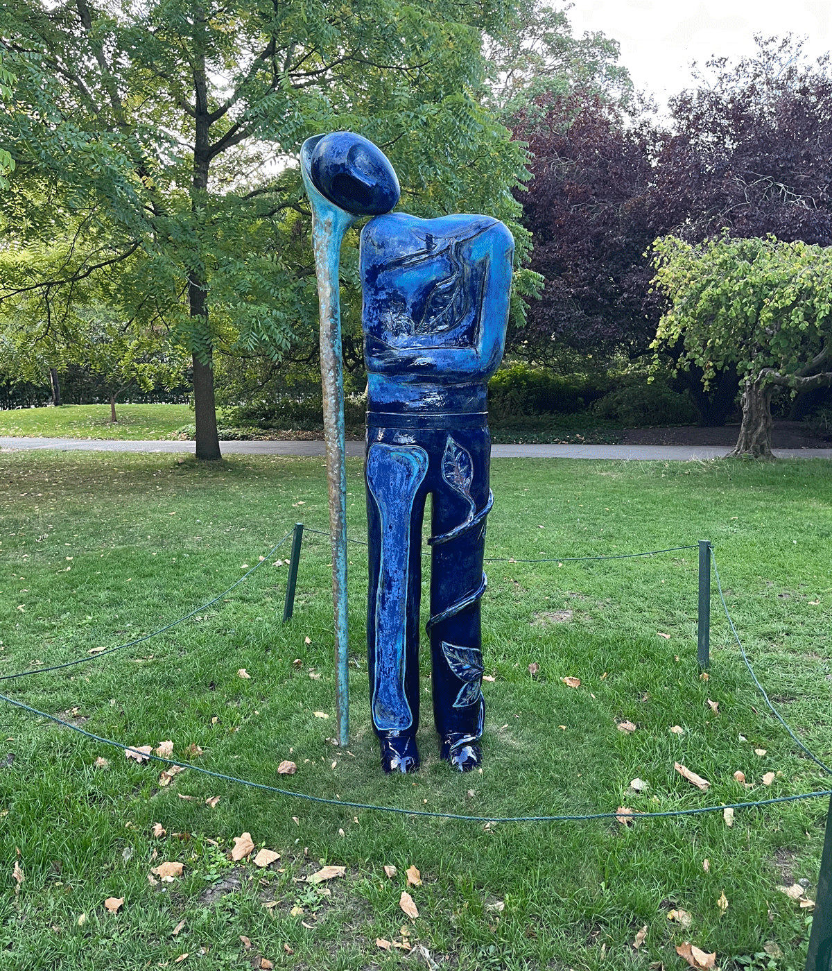 statues