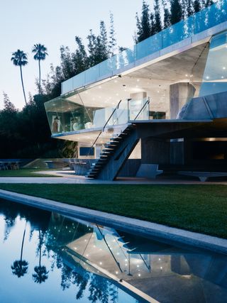 frontage in concrete and glass of the Goldstein Entertainment Complex at the sheats-goldstein residence