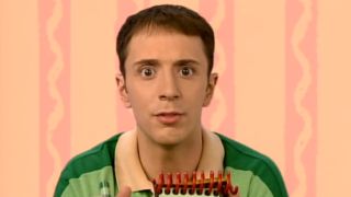 Steve Burns looking at camera in Blue's Clues