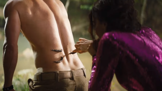 Sandra Bullock picking leeches off of Channing Tatum in The Lost City