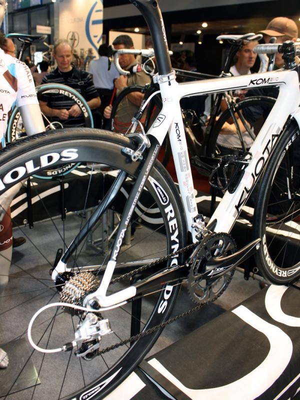 The KOM Evo's wishbone-style seat stays are a bit smaller than those of the previous version.