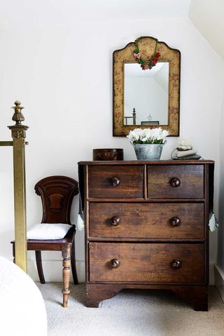 Lewis-powell-cottage-chest-drawers