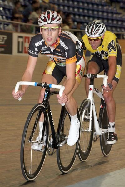 Moir gets matched with Lea for the final sprint.