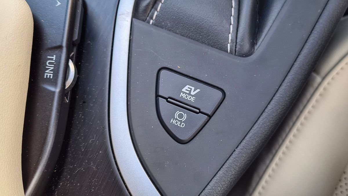 Lexus UX 250h