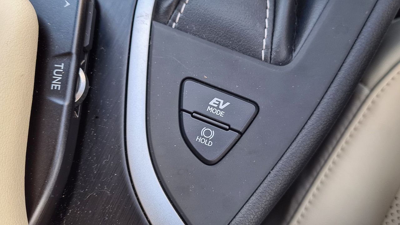 Lexus UX 250h