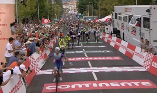 Scott McGill wins stage 6 in a bunch sprint at Volta a Portugal